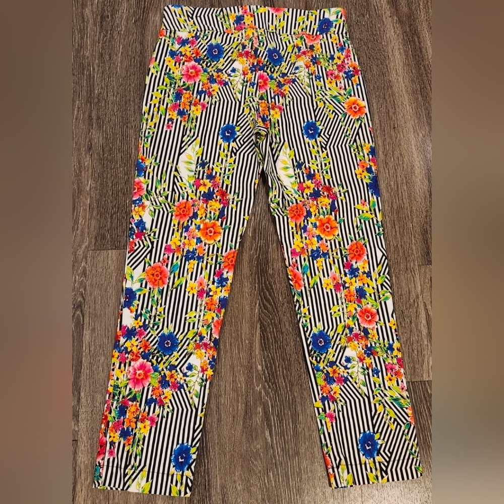 Attyre New York Vibrant Floral and Stripe Design Pants Size 8 Stretchy